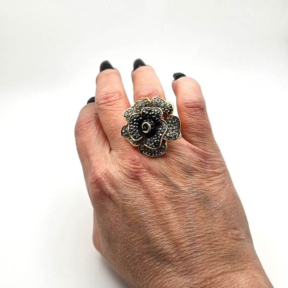 🆓️FREE ADD ON Floral Costume Fashion Gold Statement Ring Black Clear Rhinestone - Picture 1 of 9